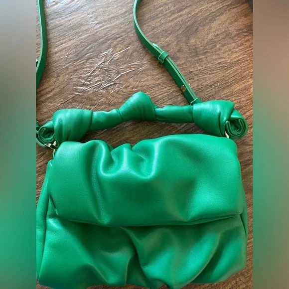 BAG- ZARA shoulder bag. Poofy Green. Long shoulder and poofy handle straps. - Picture 2 of 10